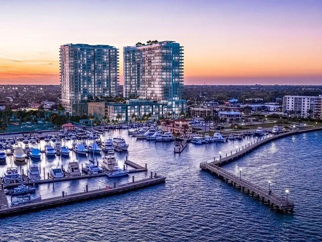 Building Photo - 220 Lake Shore Dr