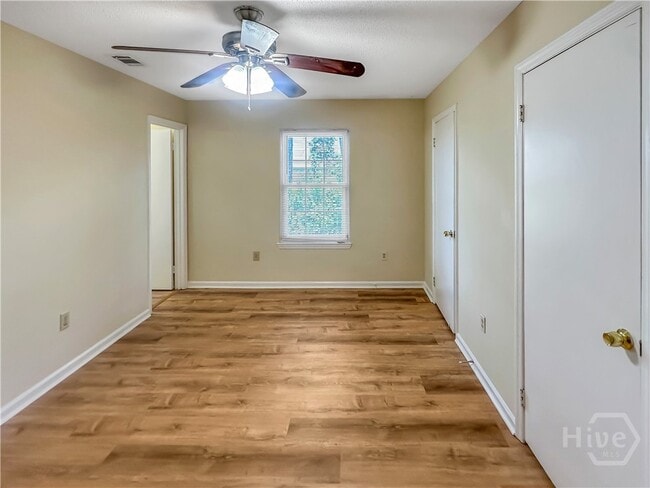 Building Photo - 406 Riverview Dr