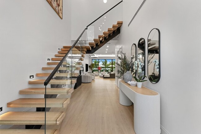 Building Photo - 220 S Swinton Ave