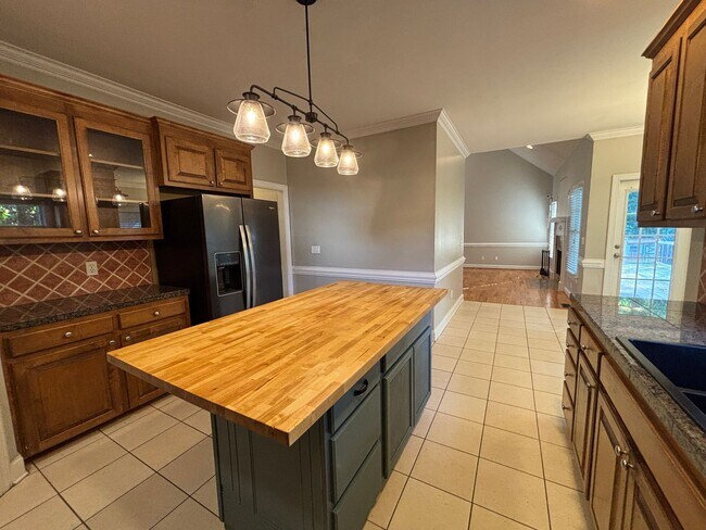 Building Photo - 522 Saint Helene Ct
