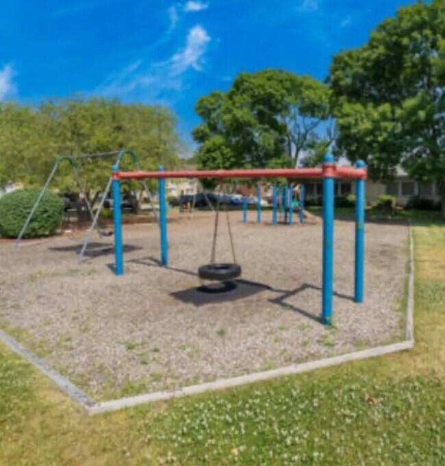 Building Photo - 8828 N Leslie Ln