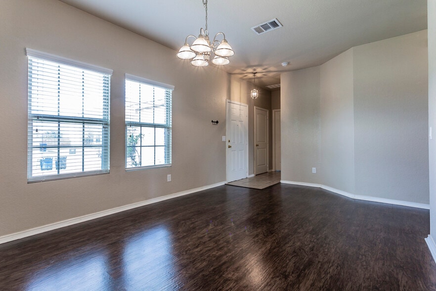 Building Photo - 802 Lee Trevino