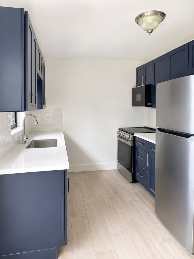 Building Photo - 4329 SW 49th Ct