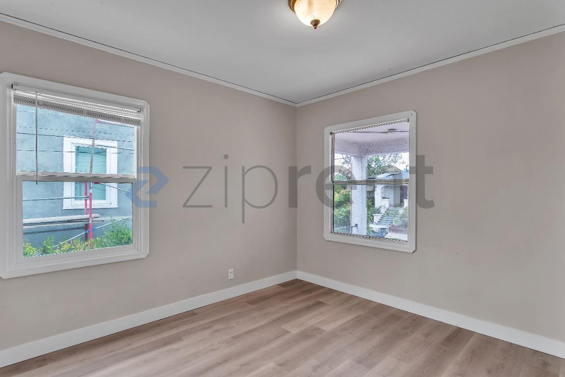 Building Photo - Unit