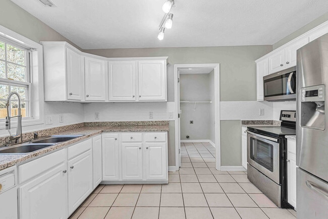 Building Photo - 302 Altavista Loop