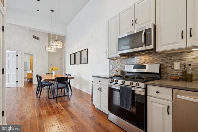 Building Photo - 246 Fitzwater St