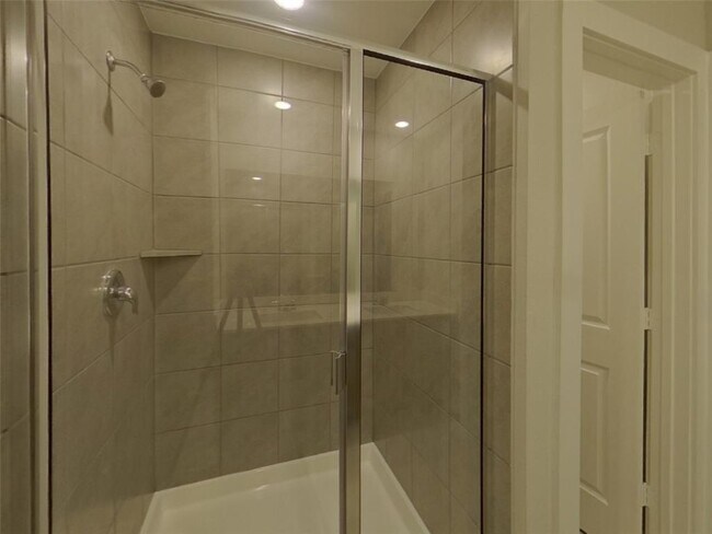 Building Photo - 4930 San Fabiano Ct