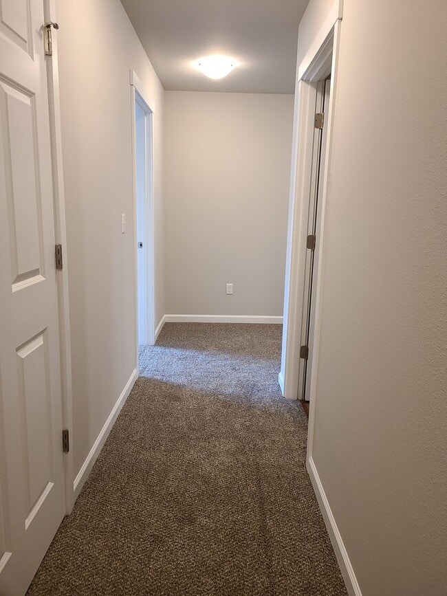 Building Photo - Yelm Creek Estates, 4 Bedroom, 2.75 Bathroom with Den