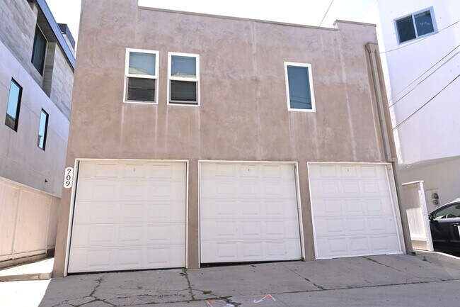 Building Photo - Highland (Crest)