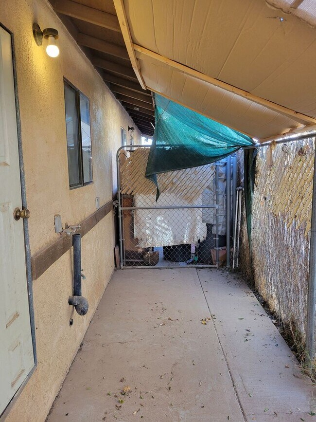 Building Photo - 2 Bedroom, 1 bath Apartment for Rent in Brawley