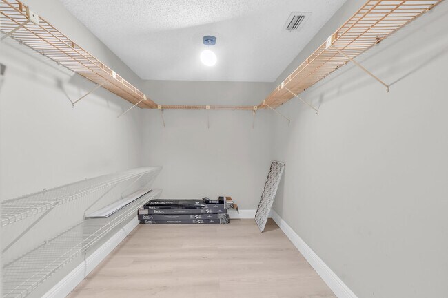 Building Photo - 1102 Bahama Bend