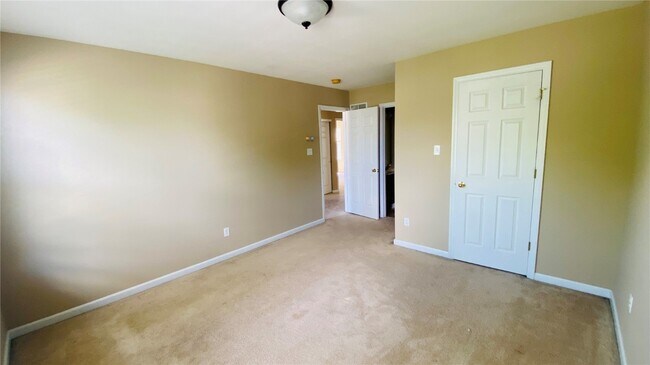 Building Photo - 58 Fountainview Dr