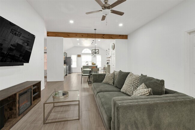 Building Photo - 18875 Ferney Ln