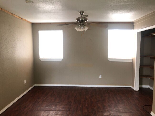 Building Photo - 200 off move in by May 15th!   ALL BILLS PAID! 2 bedrooms with 2 bath rooms that is a upstairs un...