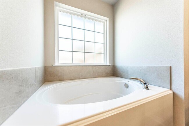 Building Photo - 8224 Tourmaline Wy