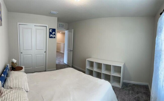 Building Photo - 2102 Charming Ave