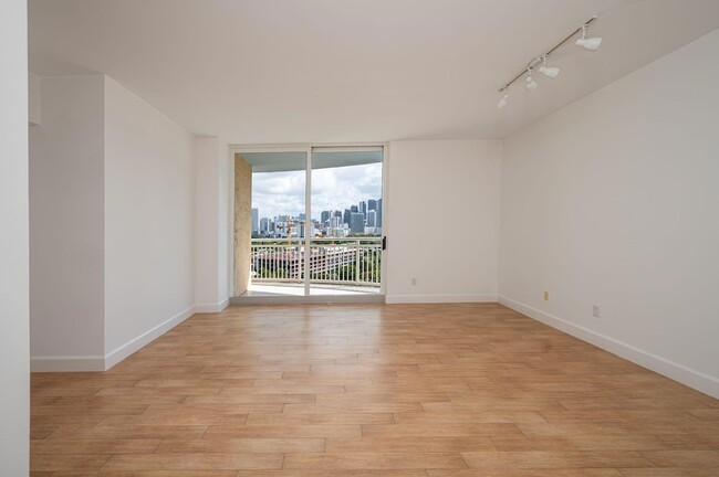 Building Photo - 2475 Brickell Ave