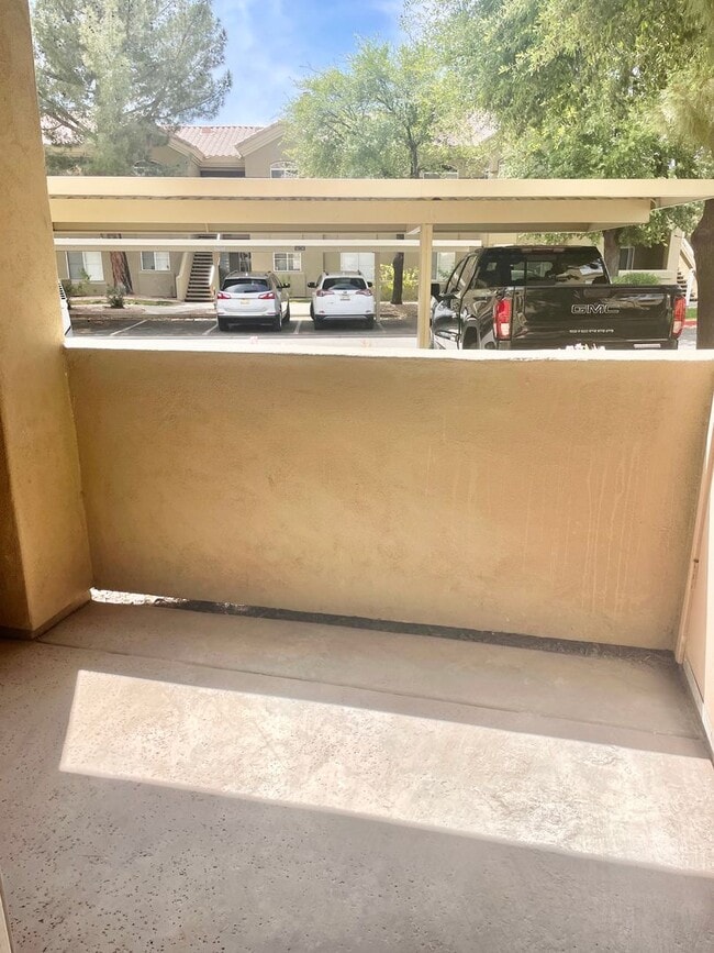 Building Photo - Stunning 3 Bedroom Condo In Scottsdale!