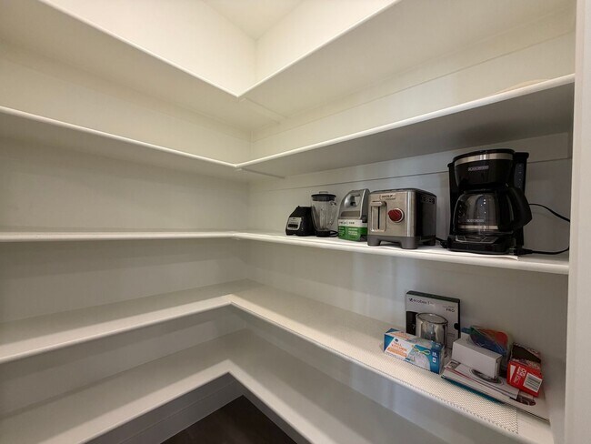 Building Photo - 5801 S Garnet Dr