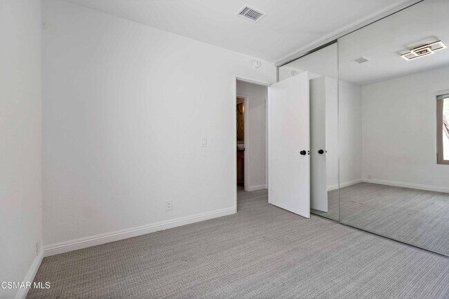 Building Photo - 646 Via Colinas