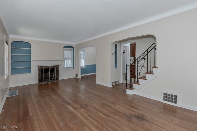 Building Photo - 330 E 197th St