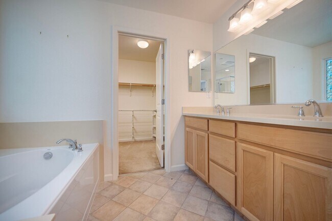 Building Photo - 1175 Dartmouth Cir