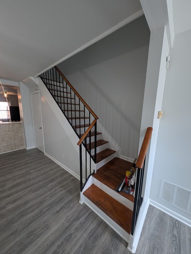 Building Photo - 2BR Townhome in Ashland Mews (Johns Hopkin...