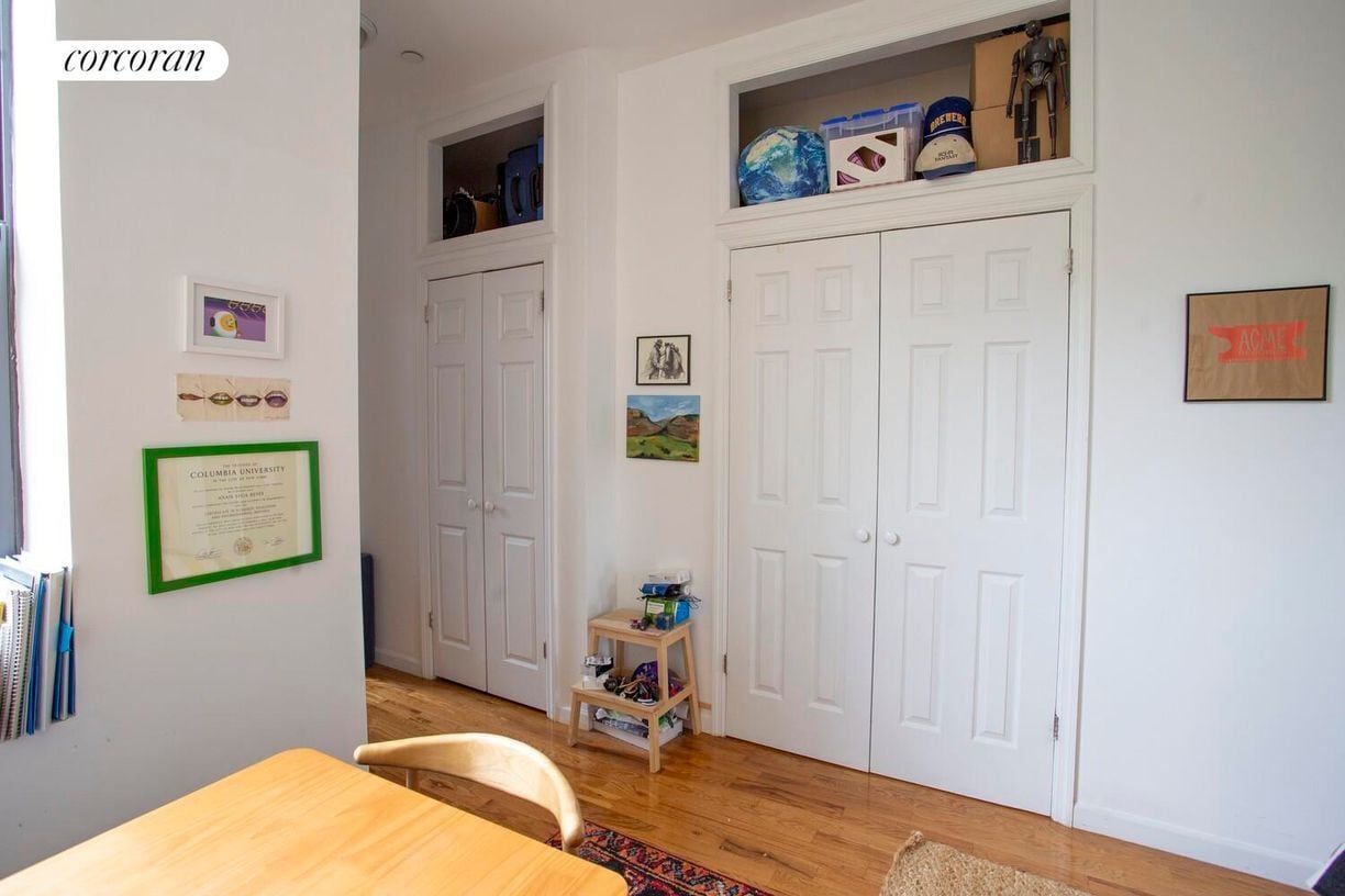 Building Photo - 194 Vernon Ave