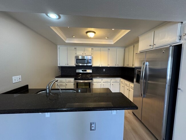Building Photo - Bright and Airy 2Bd/2Ba Condo w/AC, W/D an...
