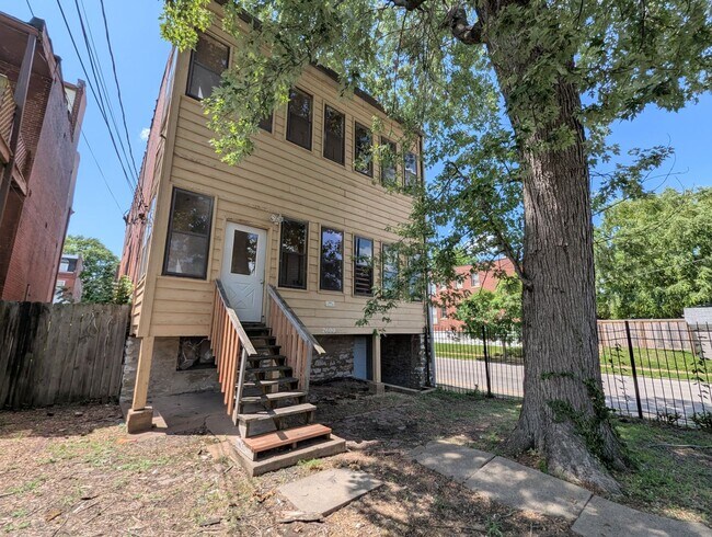 Building Photo - 2600 S Compton Ave