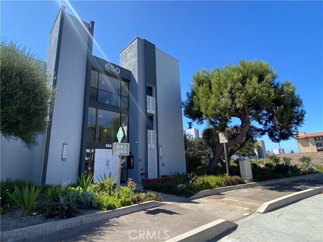 Building Photo - 650 The Village