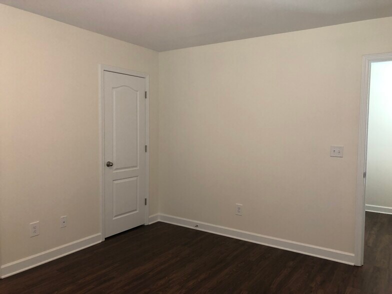 Building Photo - 528 Lateleaf Dr