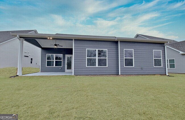 Building Photo - 190 Redhaven Dr