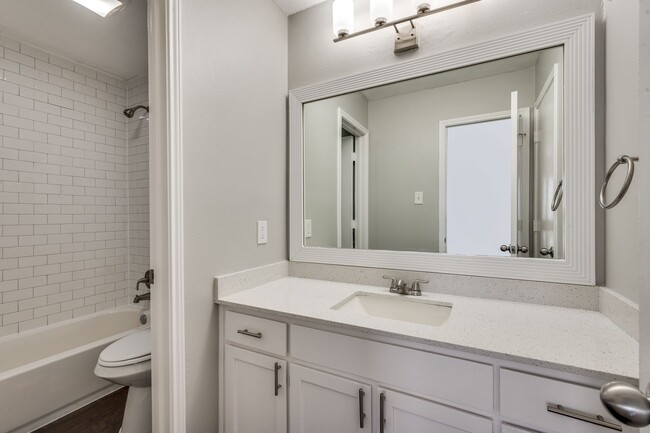 Building Photo - 115 Peachtree Ct