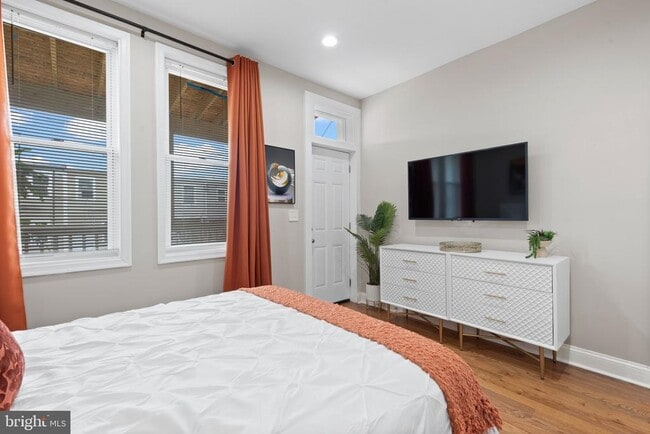 Building Photo - 2235 E Chase St