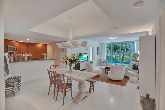 Building Photo - 2627 S Bayshore Dr