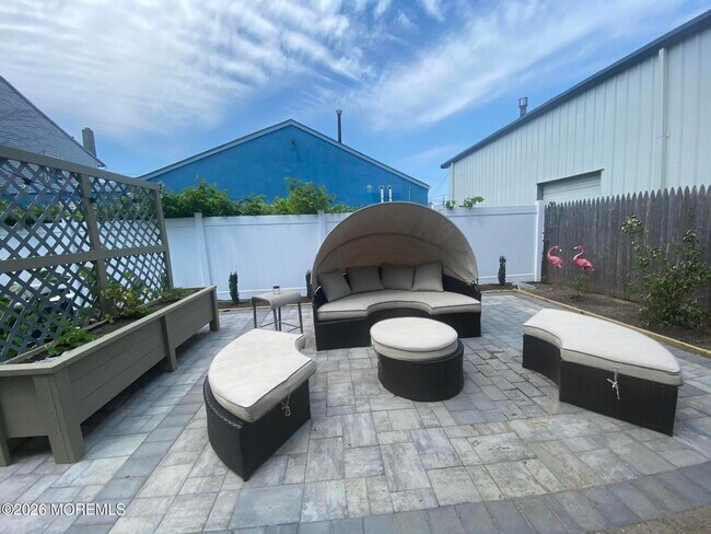 Building Photo - 95 Cooper Ave