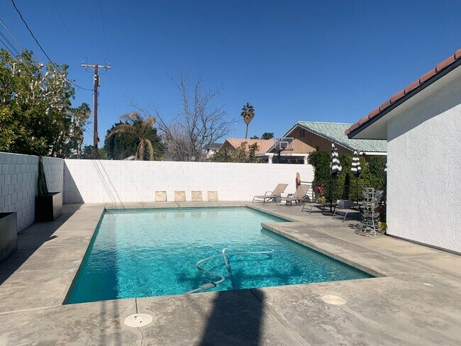 Building Photo - Beautiful Three Bedroom