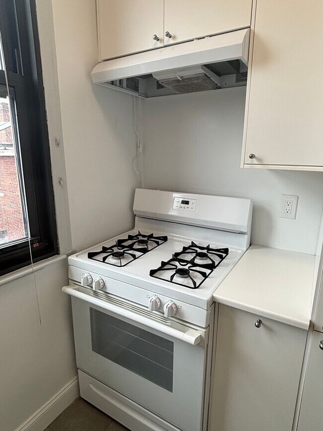 Building Photo - Updated Corner Unit at the Swarthmore in Foggy Bottom