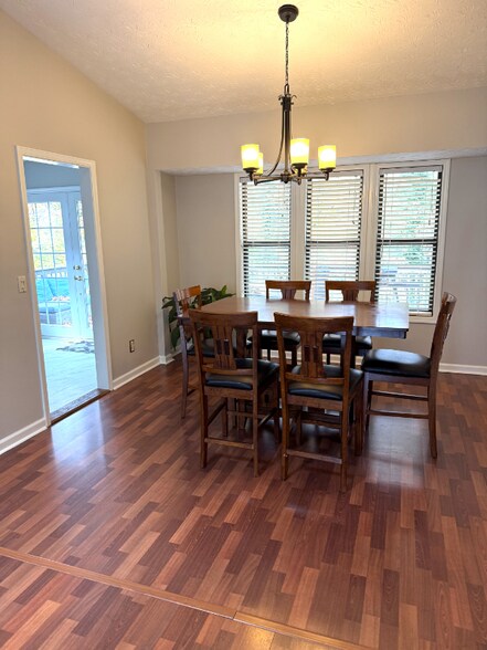 Building Photo - 4065 Maxanne Dr NW