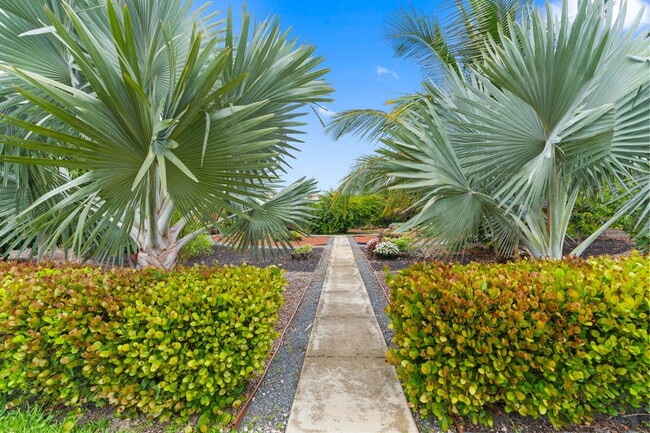 Building Photo - 2615 NE 1st Ct