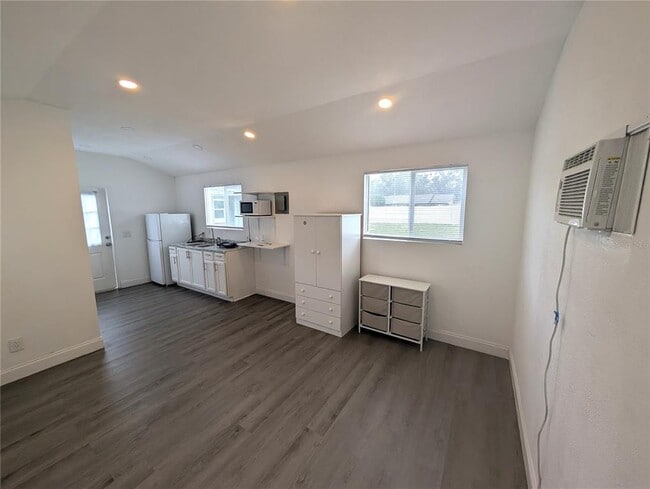 Building Photo - 1002 Kirkland Dr