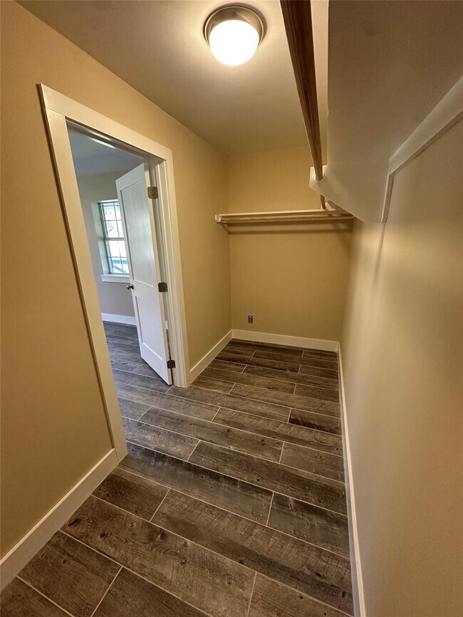 Building Photo - 680 Mockingbird Hills Dr