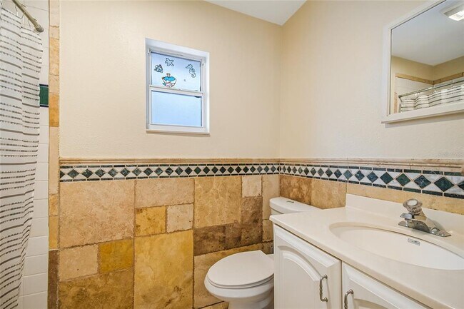 Building Photo - 908 Van Lieu St