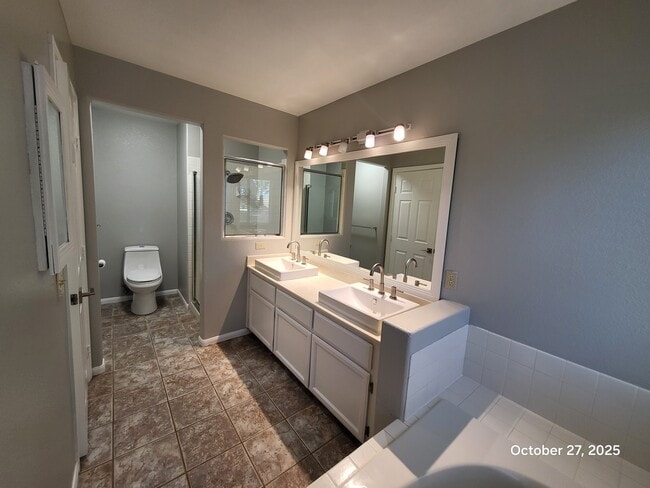 Building Photo - 2113 Harbor Cliff Dr