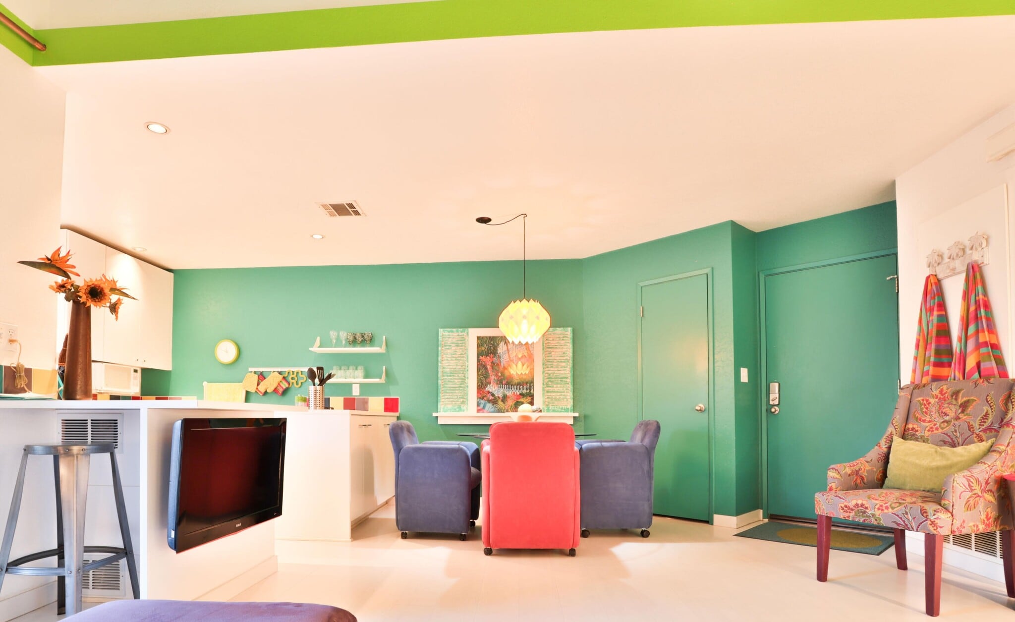 Dining - 48255 Monroe St