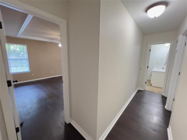 Building Photo - 11800 Kingsridge Terrace