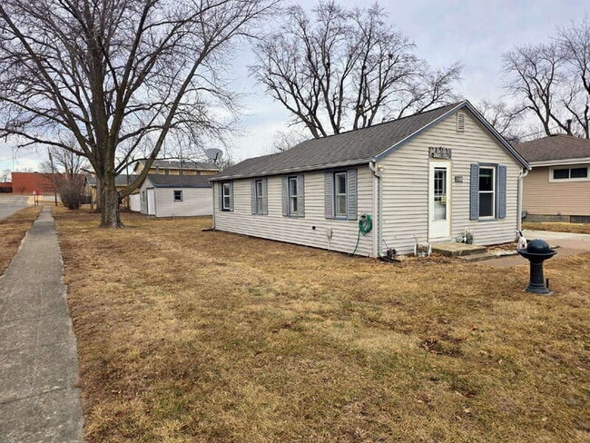 Building Photo - 1526 Rapids St