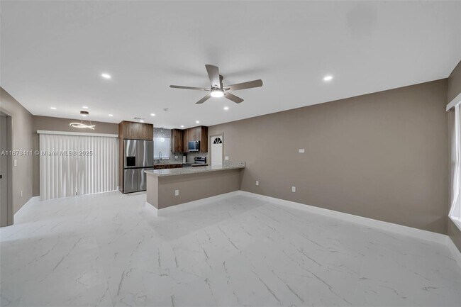 Building Photo - 7762 Plantation Blvd