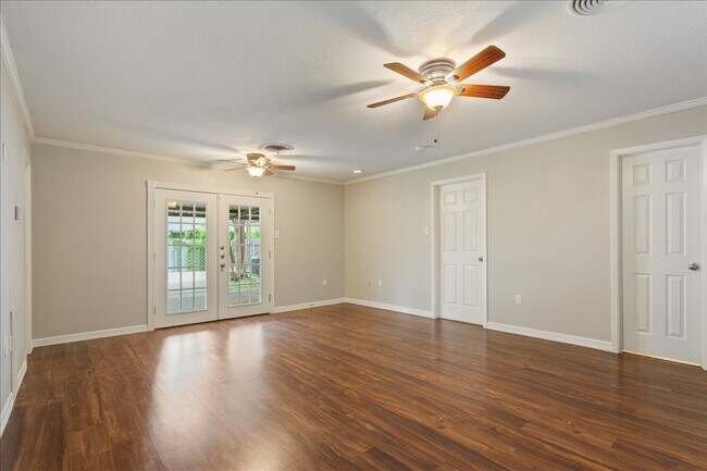 Building Photo - 5600 Lake Highlands Dr
